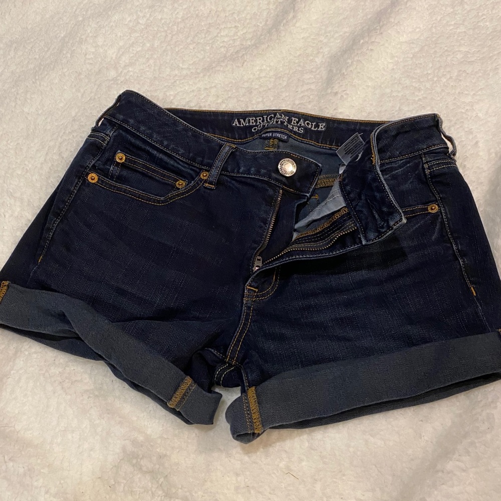 AEO: Midi Shorts